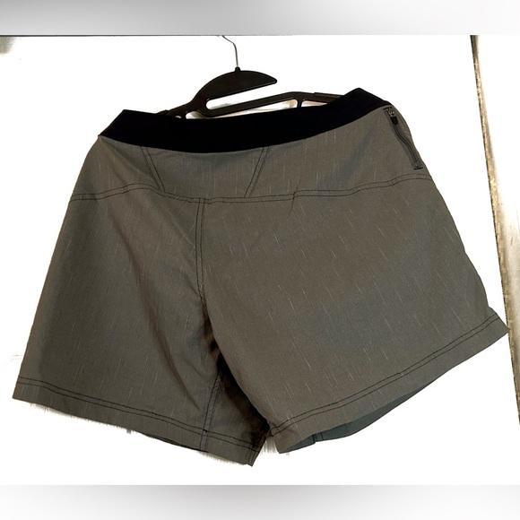 Club Ride Women’s Cycling Shorts Green/Black Size XL. 5.5” inseam - Picture 2 of 2